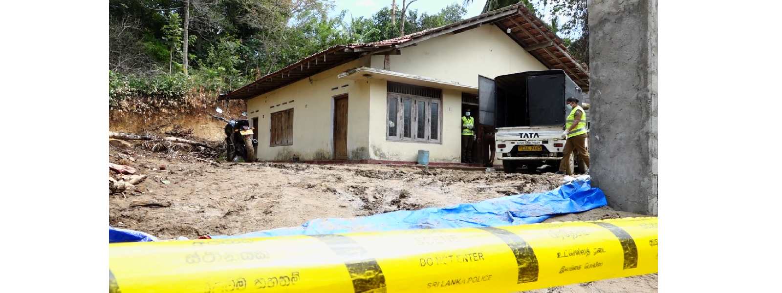 තංගල්ලේ නිවසක පුද්ගල මළ සිරුරු 2ක්..